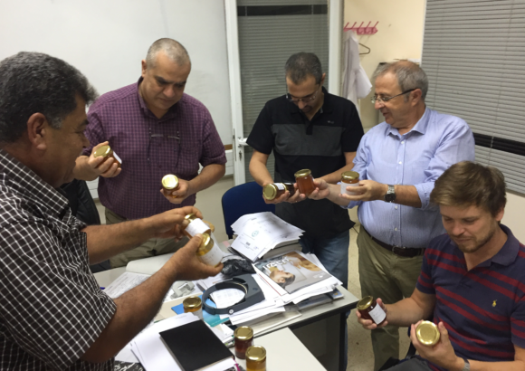 Consegna campioni per analisi Università di Bir Zeit